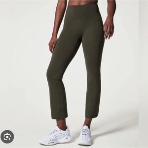 *Brand New* SPANX Booty Boost Active Ankle Flare Pant Dark Palm size XS